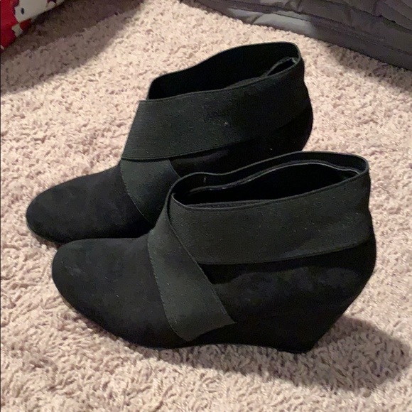 Cute black suede booties! - Picture 3 of 7